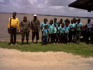 Nationaal Leger brengt kinderen naar Kinderboekenfestival